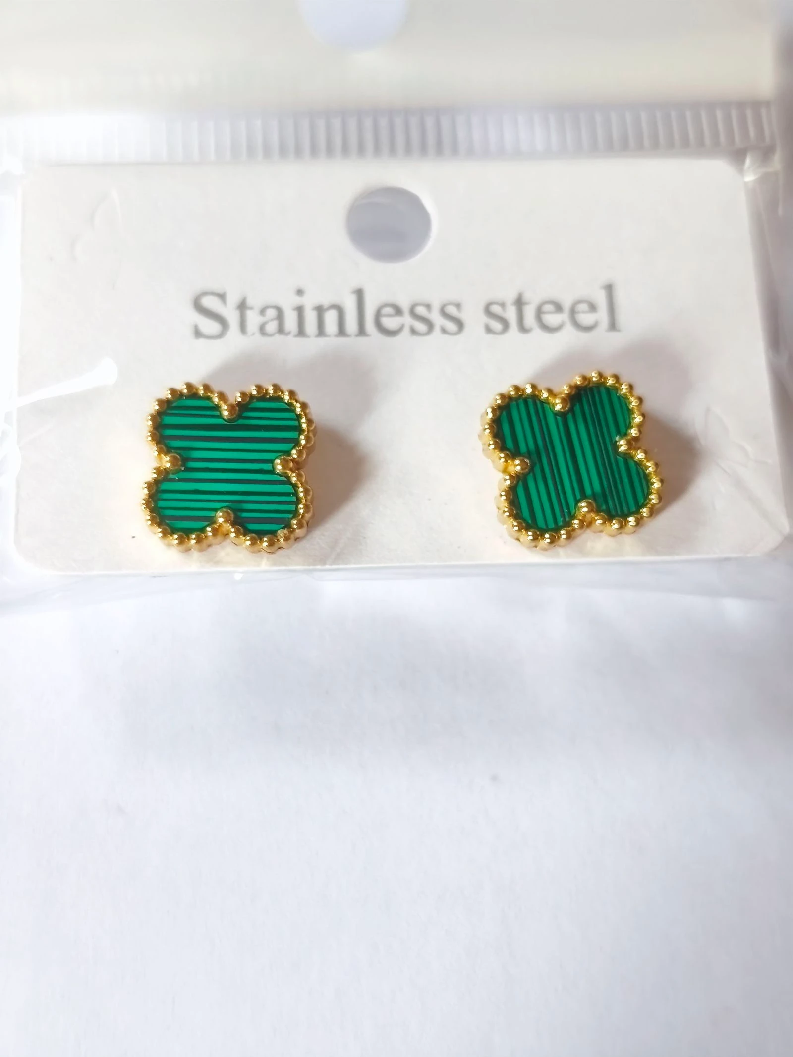 Conjunto de trevo verde malaquita com gargantilha pulseira e brincos em corrente dourada de aço – photo 9